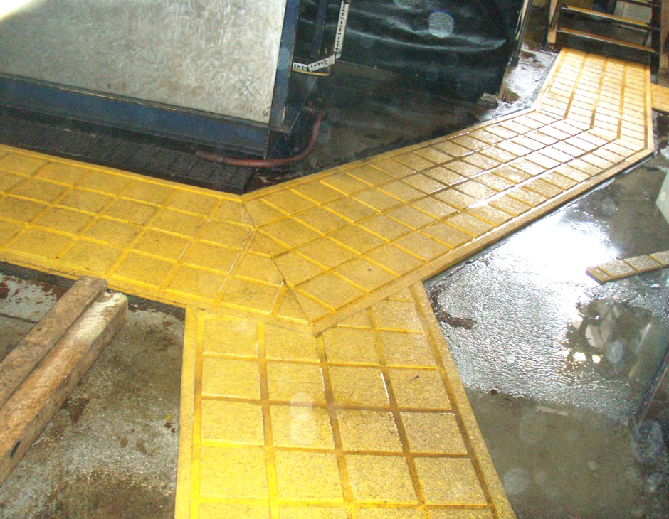 LeaDer Traction Mats